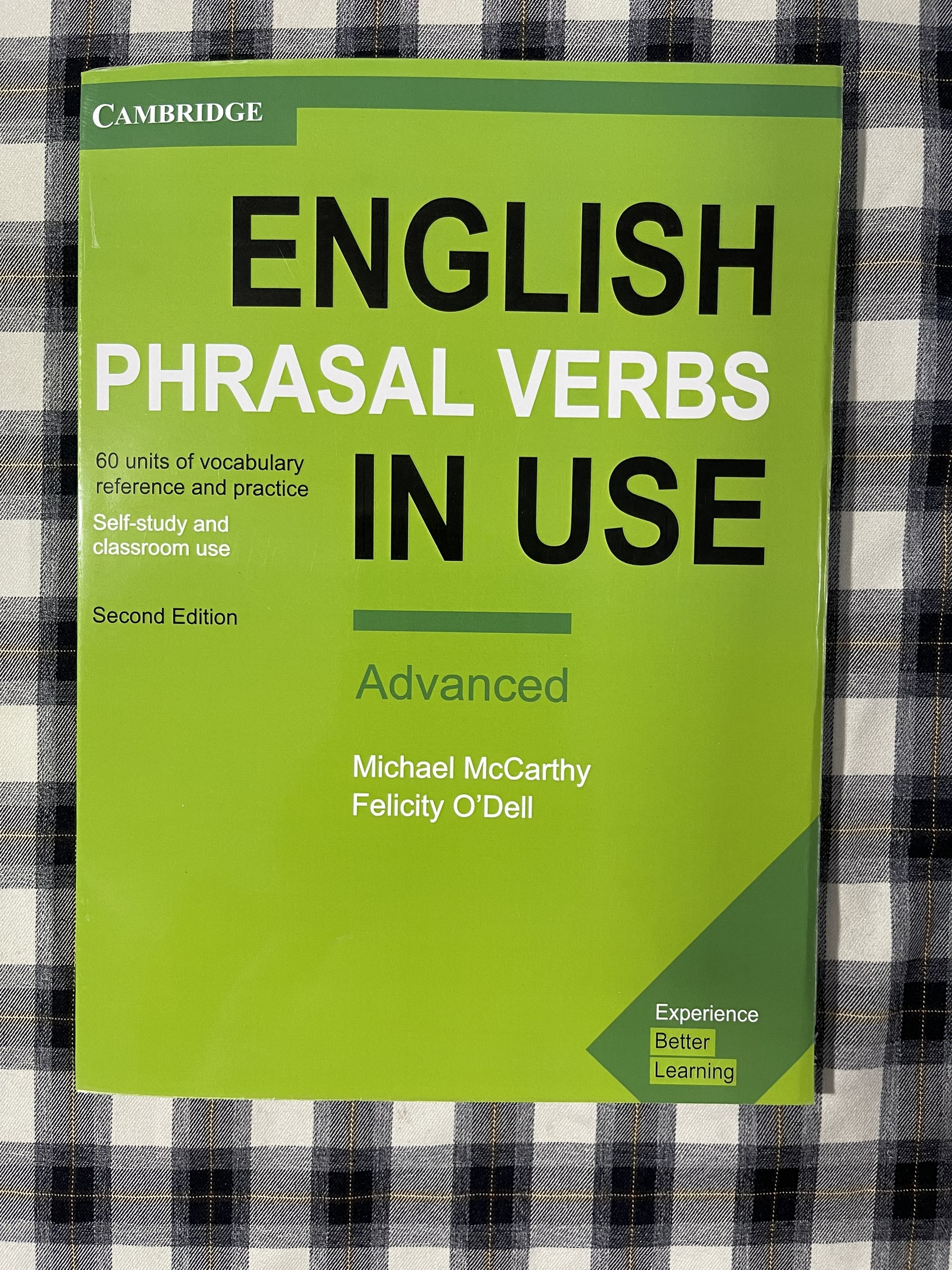 English Phrasal Verbs in Use - advanced màu
